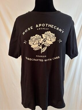 Schitt’s Creek Rose Apothecary Black Graphic Tee Unisex M Canadiana Pop Culture
